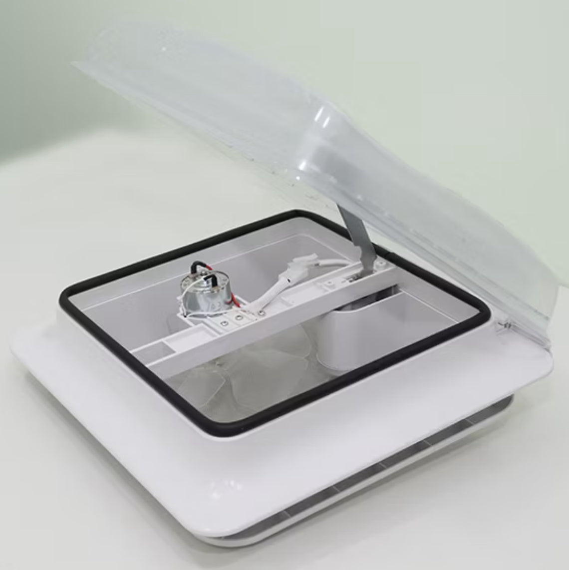 Claraboya con ventilador 28 cristal