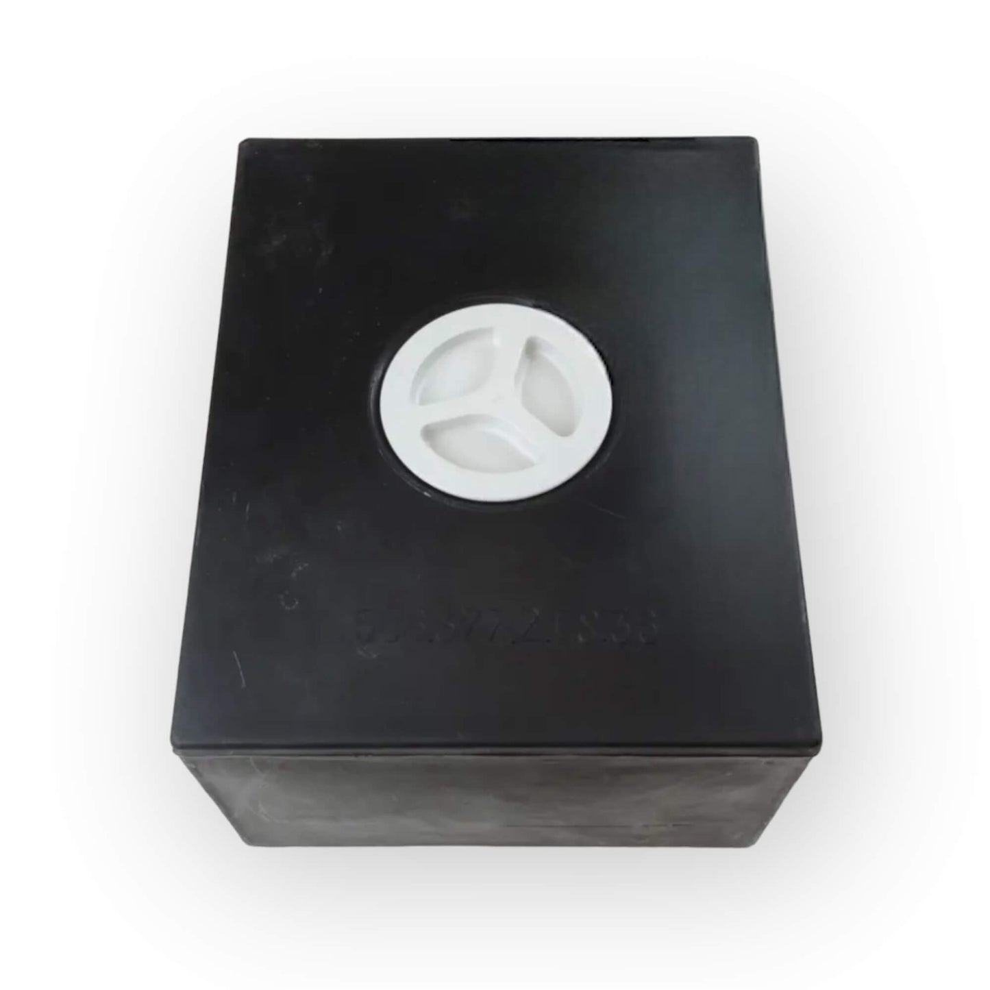 Depósito 36 L instalado con cinchas en furgoneta.