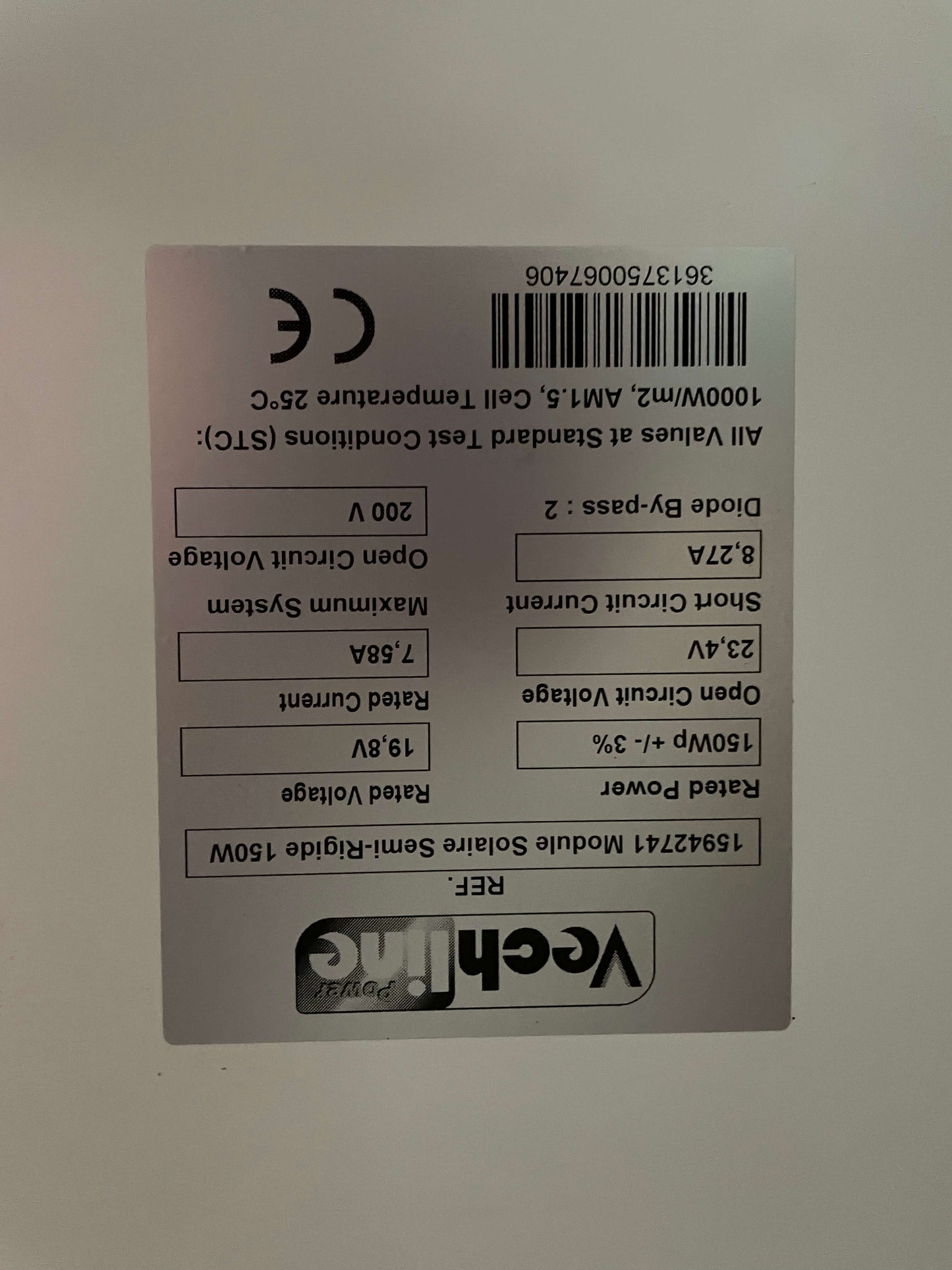 Regulador PWM 12V incluido en el kit solar Vechline