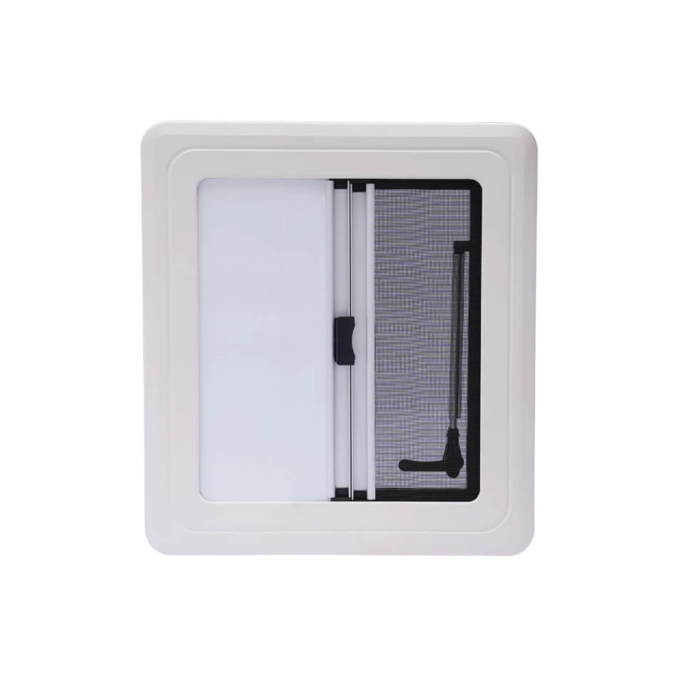 Instalación de ventana abatible CZ 1200x500 con oscurecedor en lateral de camper o autocaravana