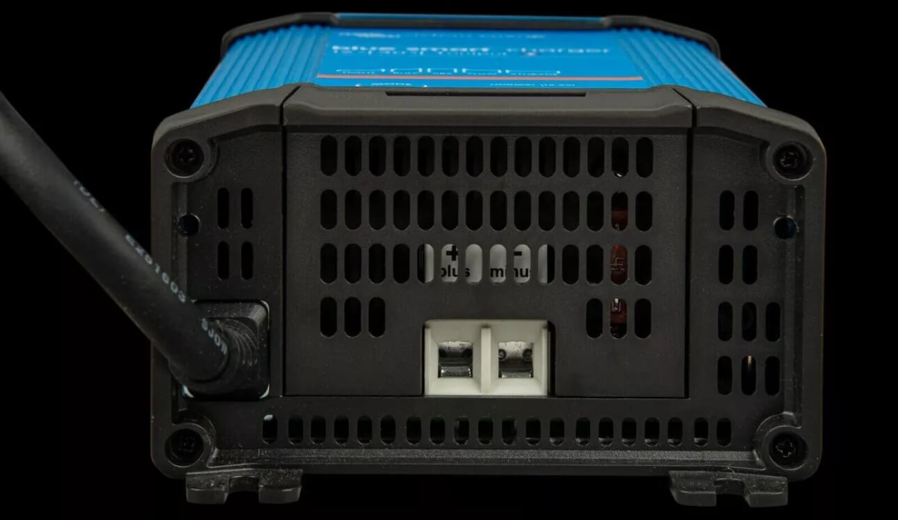 Cargador Victron Blue Smart IP22 12V 30A Bluetooth.