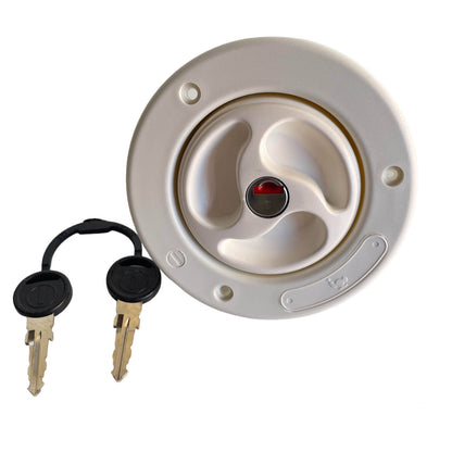 Detalle de cerradura de boca Zadi blanca para agua en autocaravana