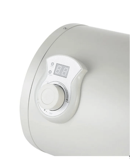 Detalle del calentador de agua CZ 15L 12V 200W con conexiones para camper y autocaravana