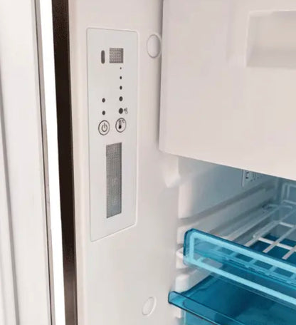 Interior de la Coolzone RV50L con estantes cajones y baldas