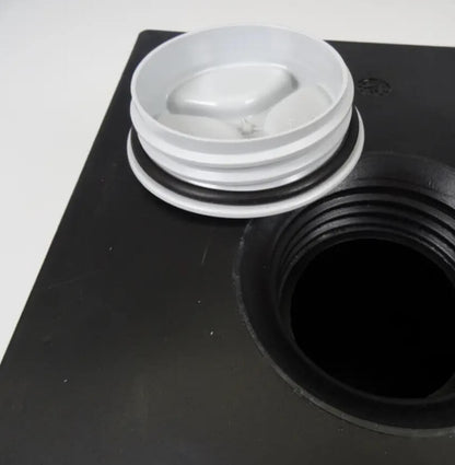 Vista superior del depósito 36 L con bocas de conexión.