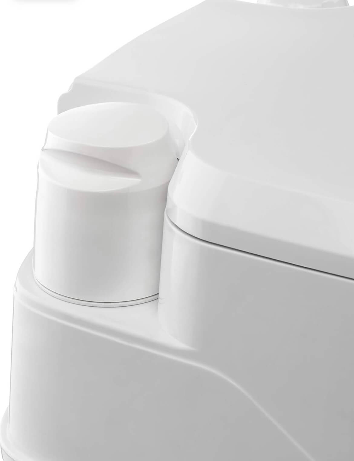 Detalle de bomba de pistón manual del Porta Potti 345 de Thetford