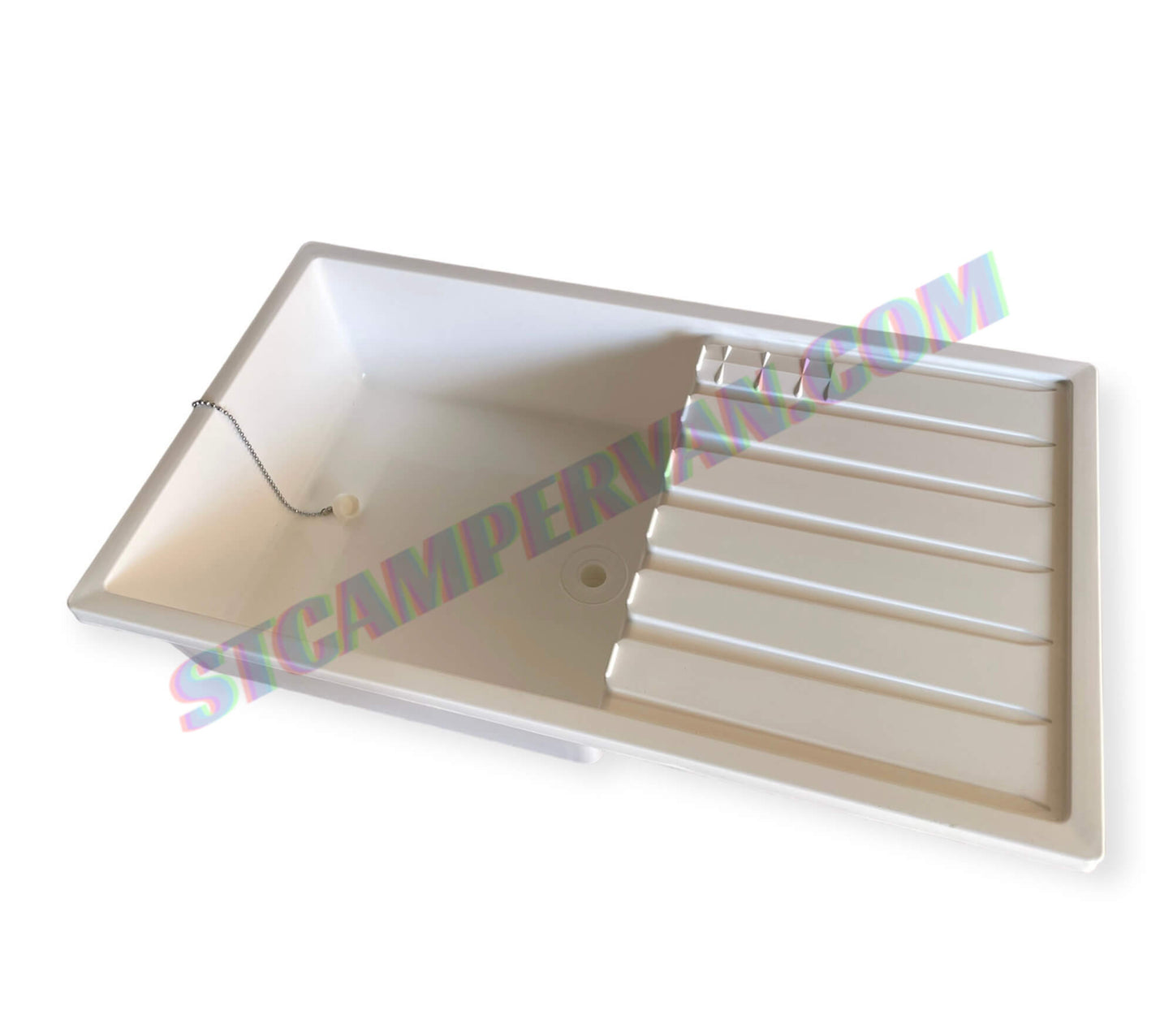 Fregadero con escurreplatos en módulo de cocina compacta