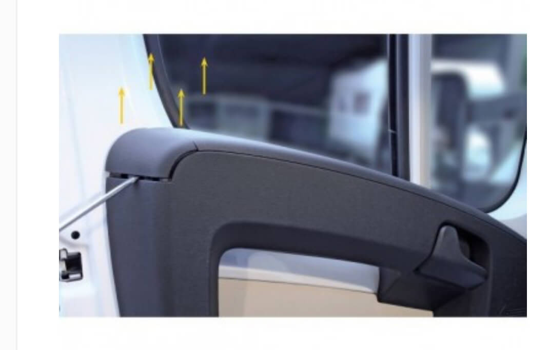 Detalle del montaje interior de los cierres HEOSafe en Ducato.