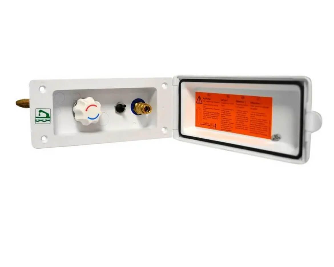 Instalación empotrada del cajetín de ducha RK Reich en carrocería.