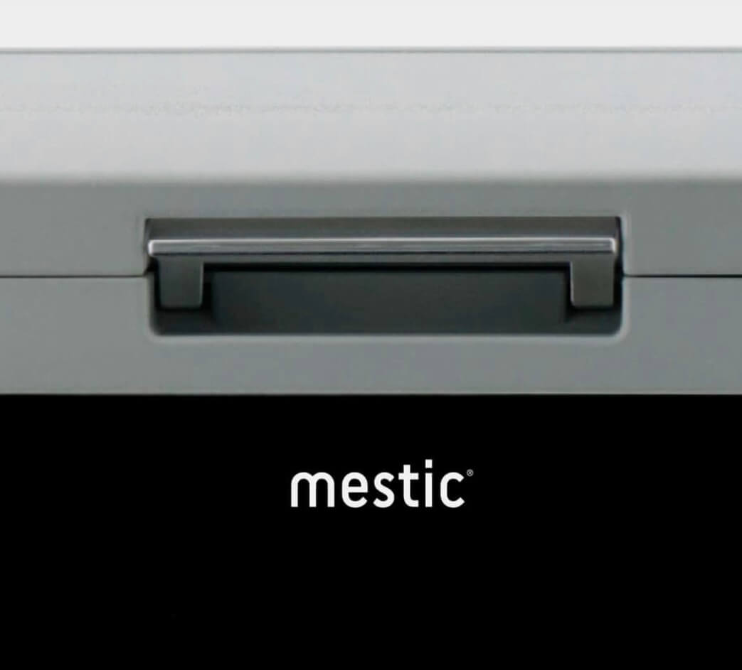 Mestic MCC-25 con congelación hasta −18 °C y modo Eco