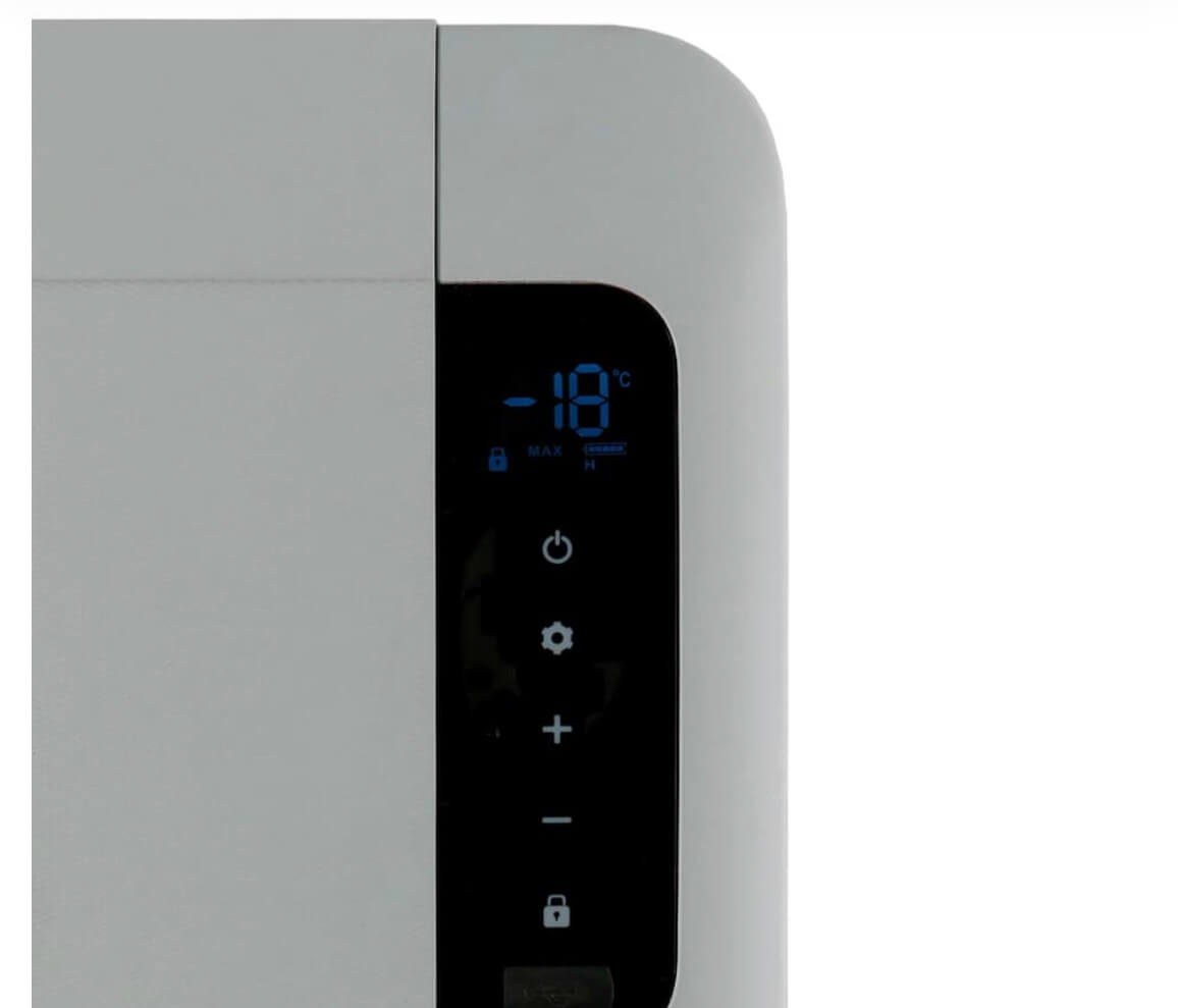 Interior de la Mestic MCC-25 con capacidad para botellas de 1 L