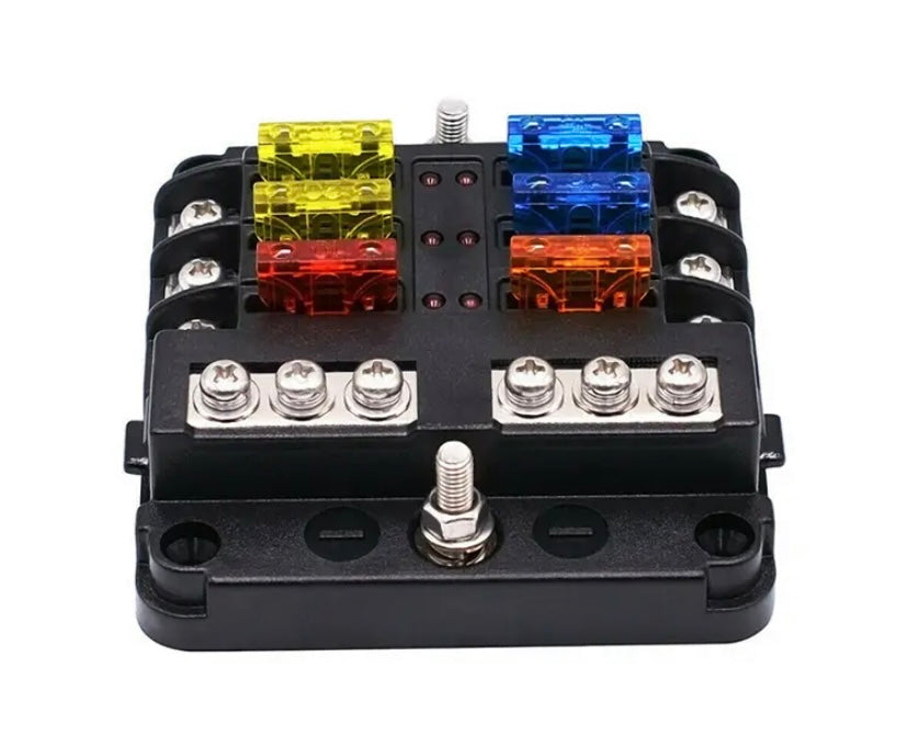 Detalle de bornes y etiquetas del portafusibles 6 vías.