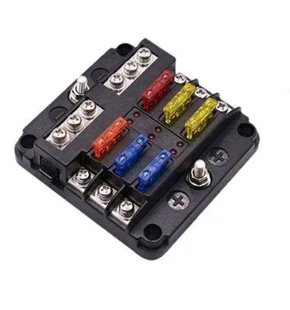 Portafusibles 6 vías instalado en panel eléctrico de camper.