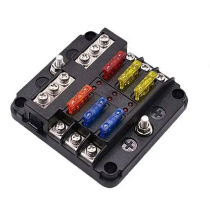 Portafusibles 6 vías instalado en panel eléctrico de camper.