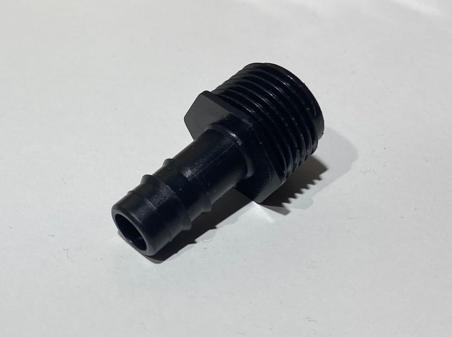 Racor de plástico negro 10 mm para agua en camper.