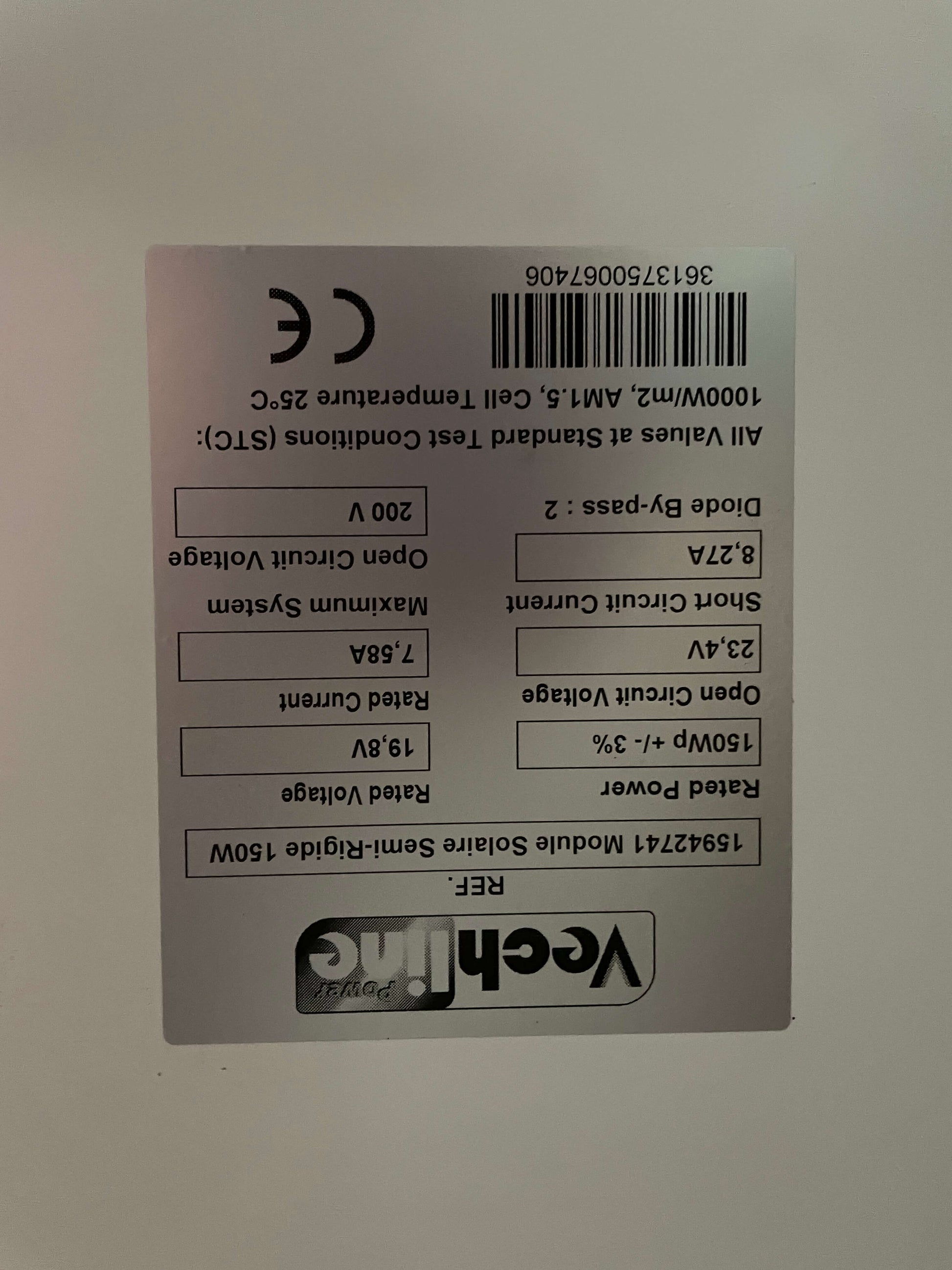 Regulador PWM 12V incluido en el kit solar Vechline
