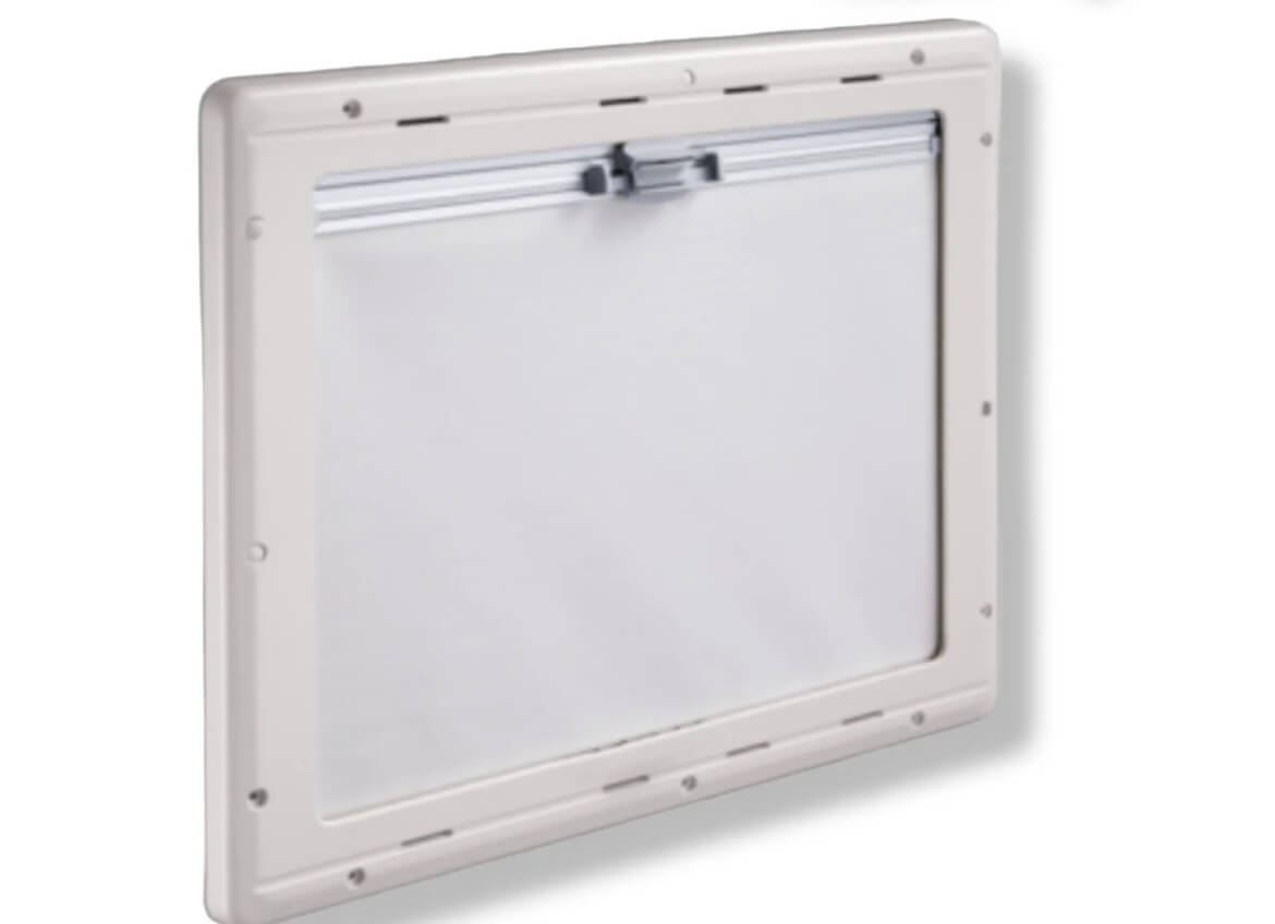 Mosquitera y oscurecedor integrados en Dometic S4 900×500