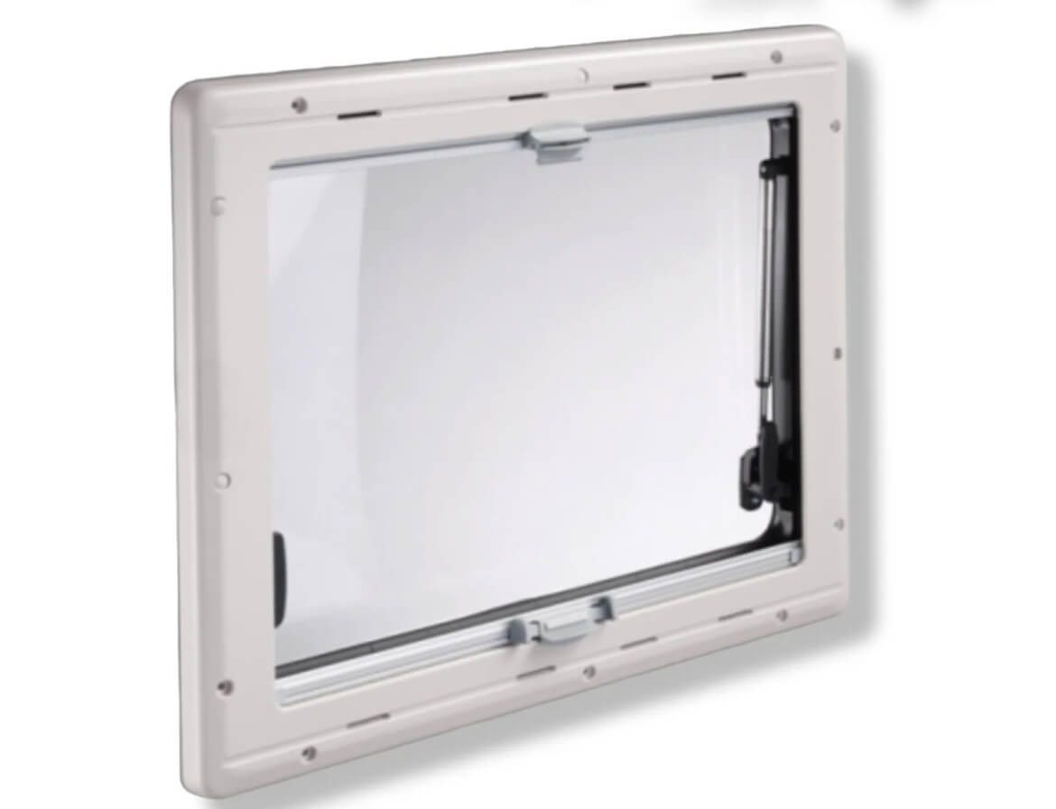 Mosquitera y oscurecedor integrados en Dometic S4 900×500