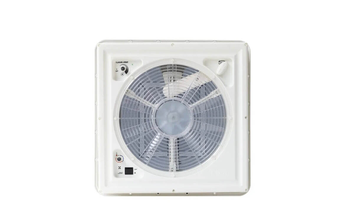 Hélice de 10 palas y diseño aerodinámico de la claraboya Fiamma