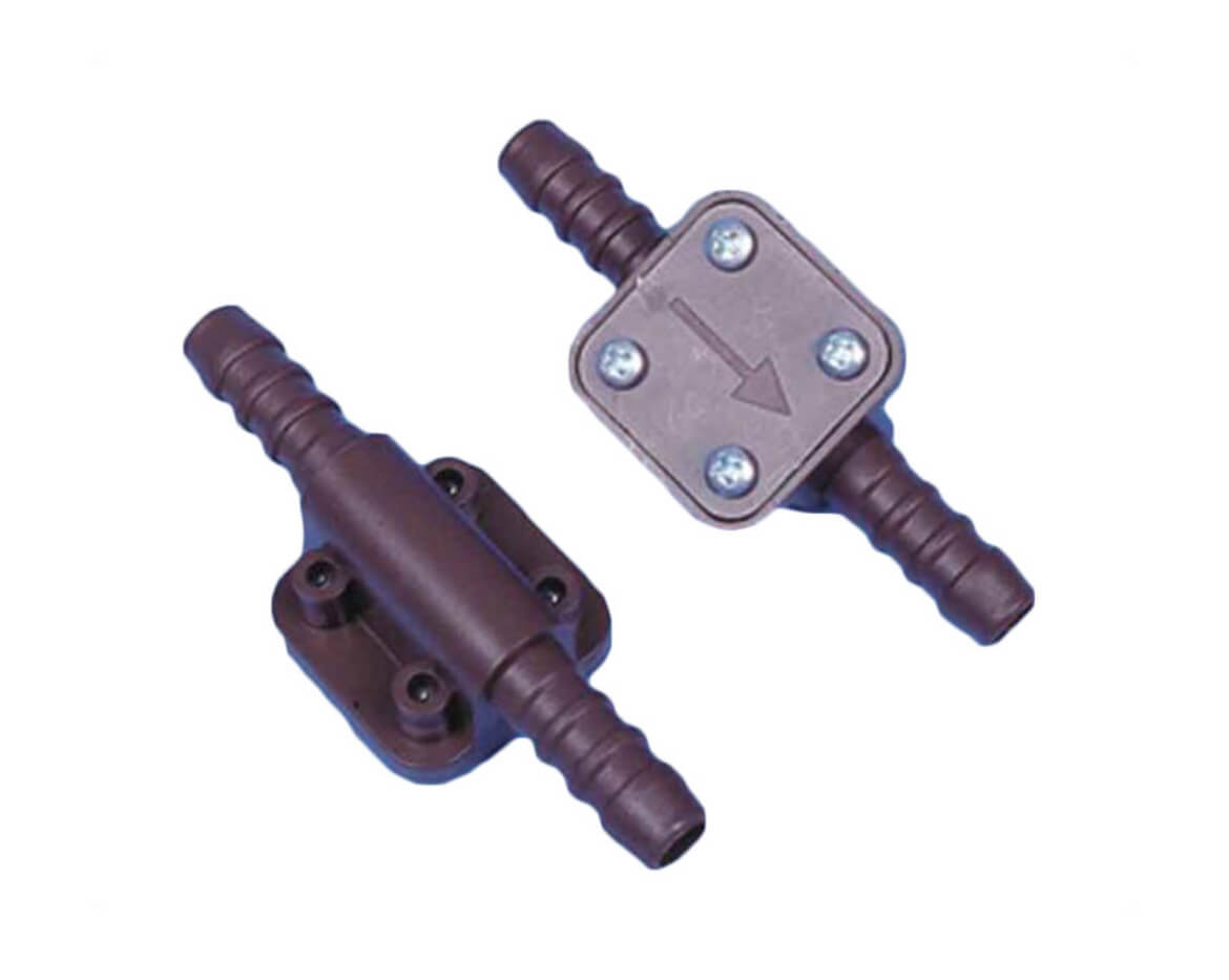 Válvula antirretorno de agua para manguera 10/12 mm en camper.