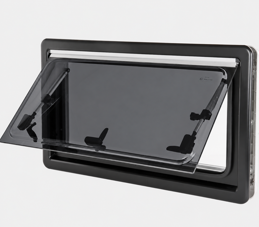 Ventana abatible CZ 900×450 43R con mosquitera y oscurecedor